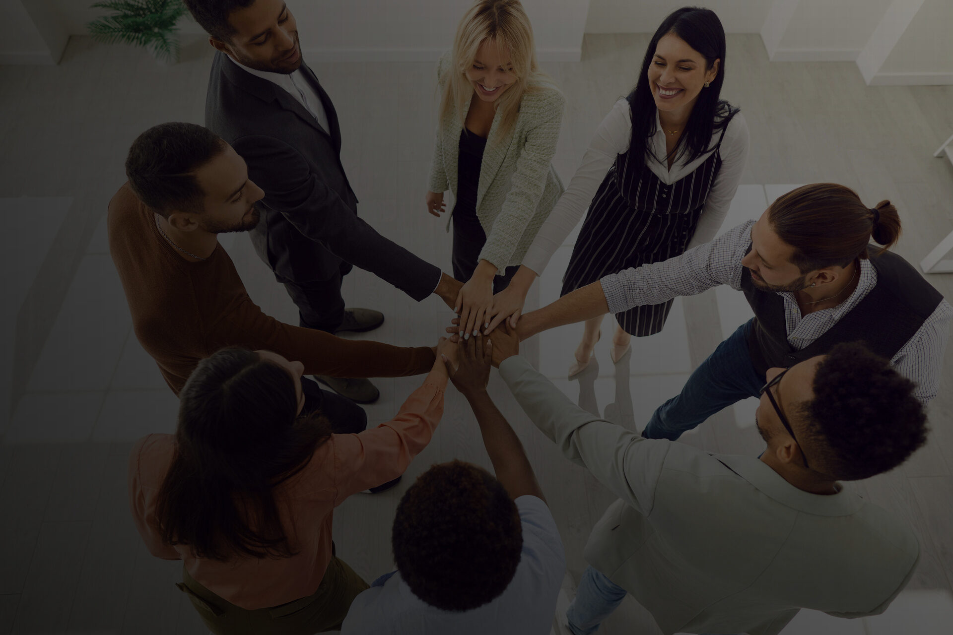 Team von Brandl-IT bei der gemeinsamen Arbeit
